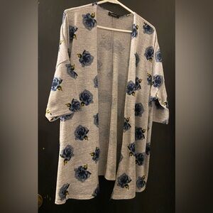 Short sleeve open front sweater. Size 2x/3x women.